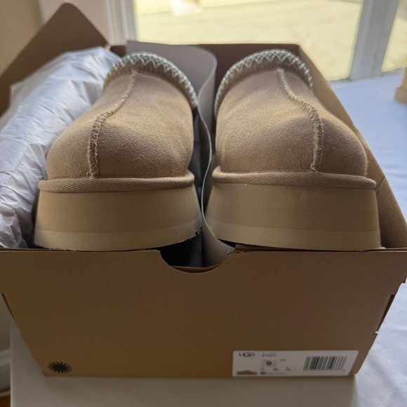 UGG TAZZ II SAND Size 9 AUTHENTIC WITH ORIGINAL BOX! - Picture 3 of 8